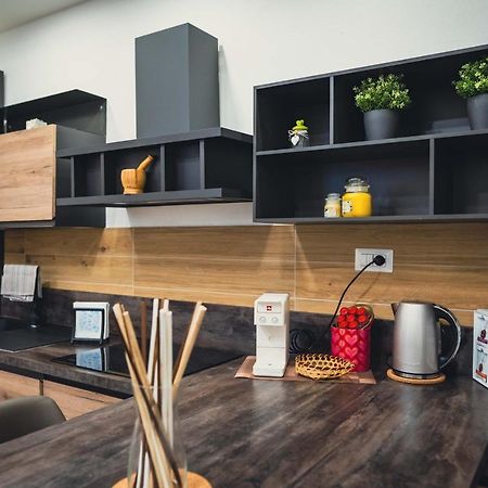 L Arche Comfort & Relax Brown Home Di Via Varesina Mailand Exterior foto